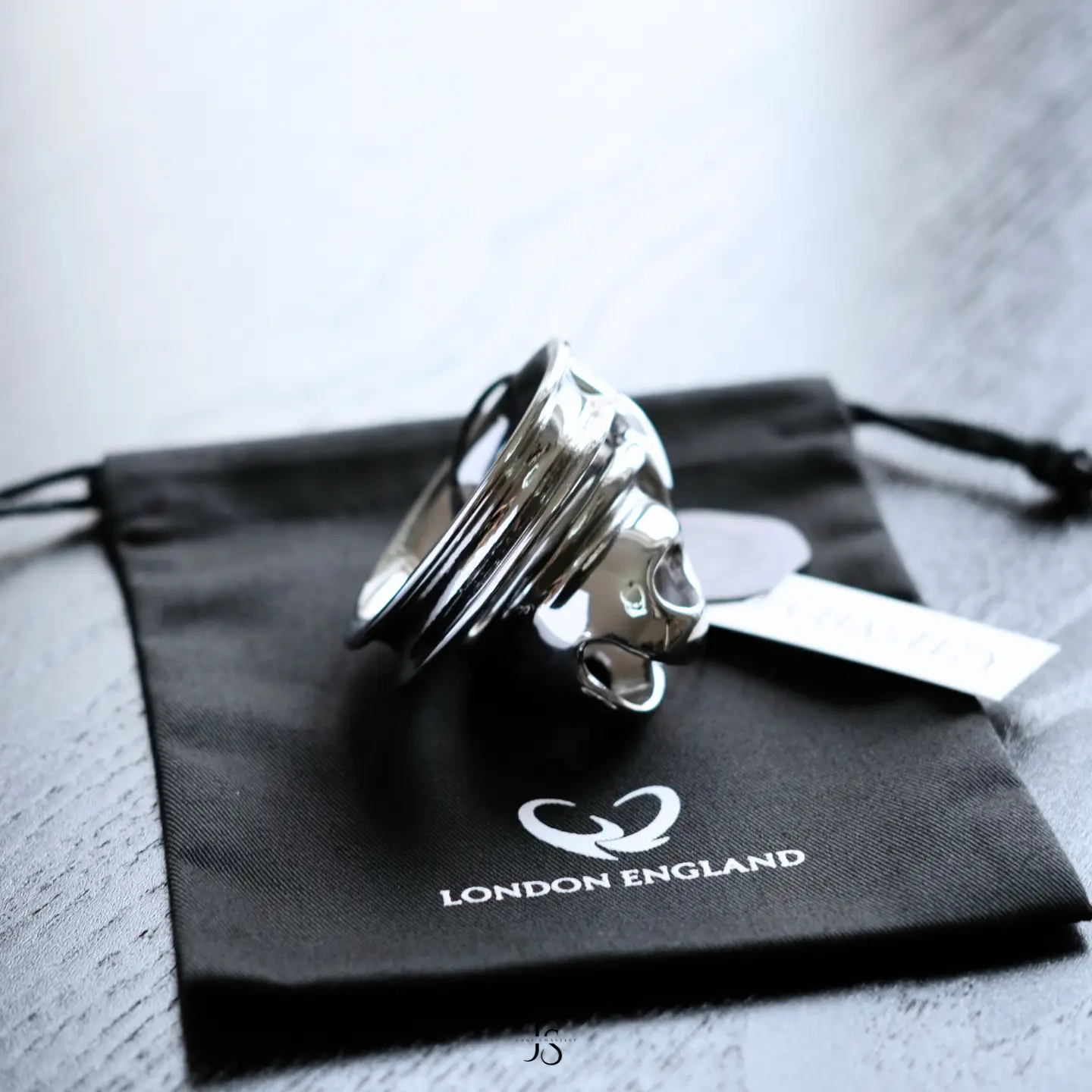 the silver color steel cage with arc ring