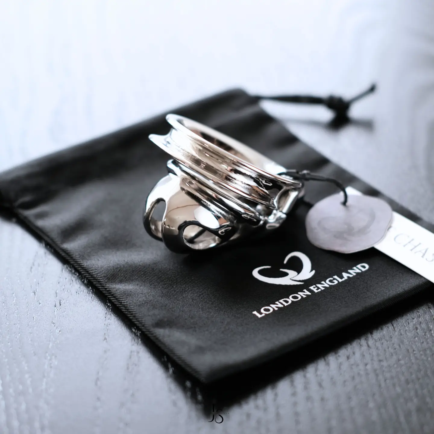 CCK1073 metal cage on black bag