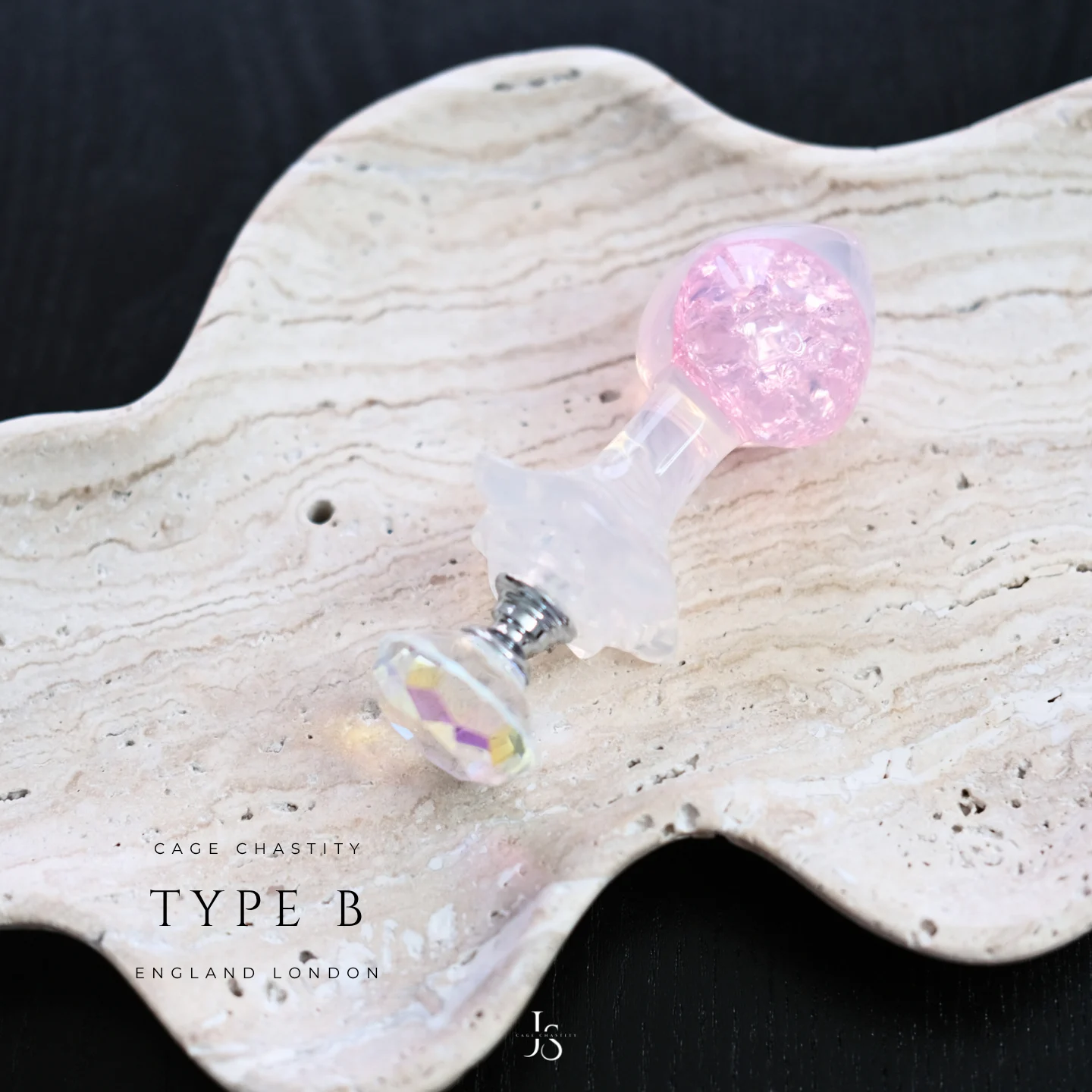 type B plug with colorful bottom