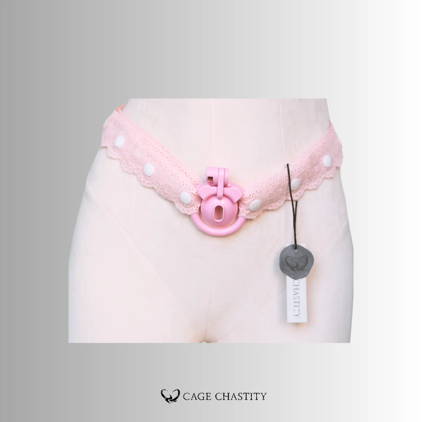 the total look of wearing the lace strap and cage