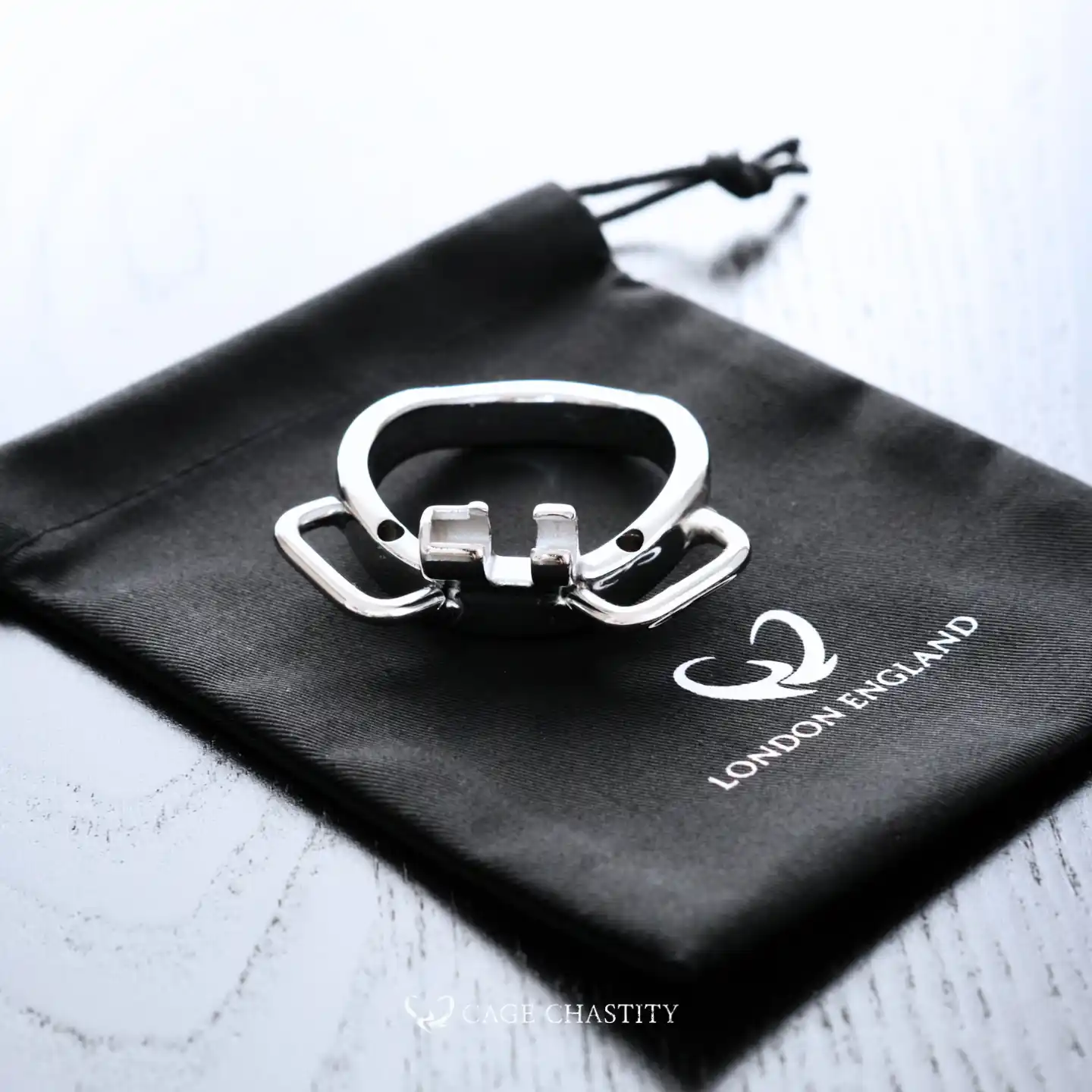 the wearable arc ring with pegs and traditional barrel lock