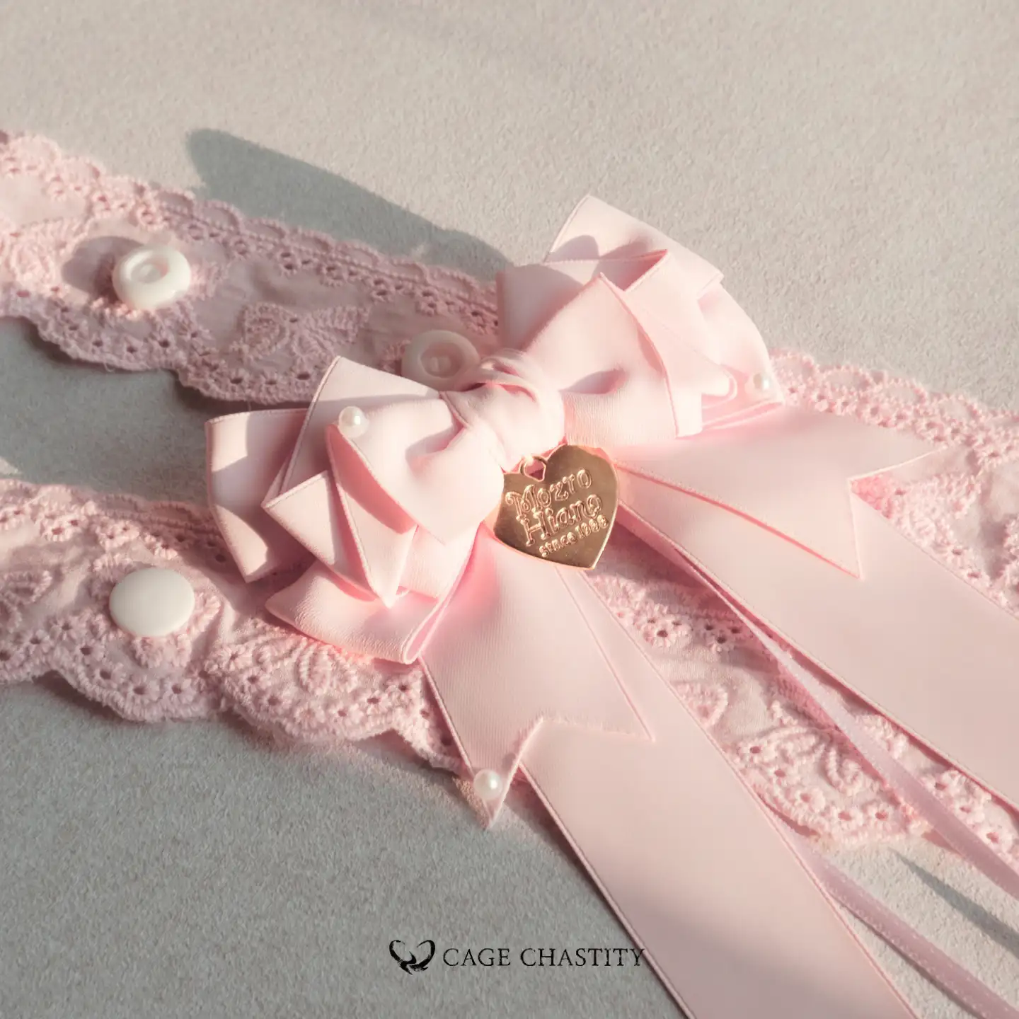 the pink bow details