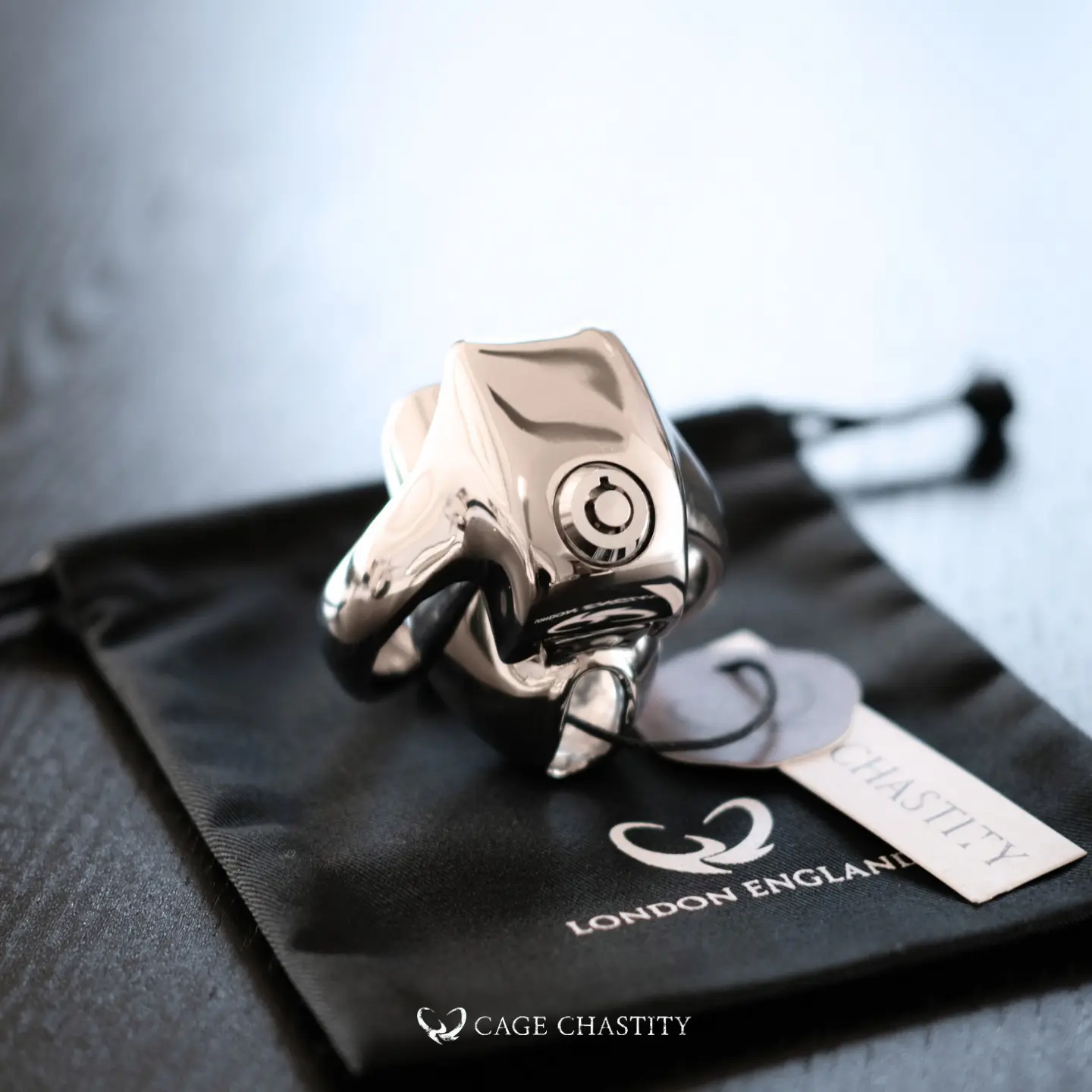 the lock details of the metal htv5