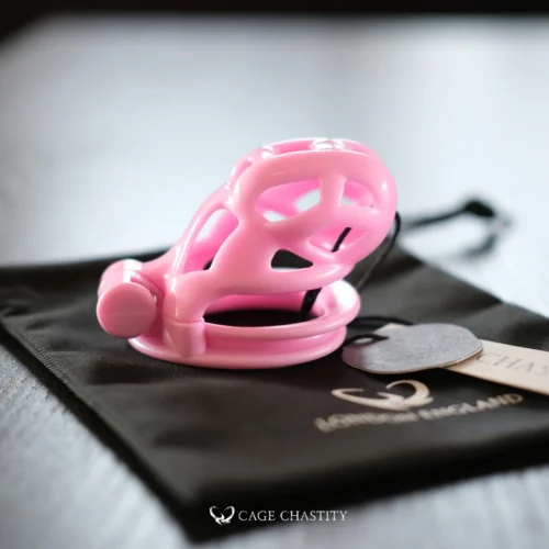 the side view of the m size pink cobra on the cc storage bag with cc tag